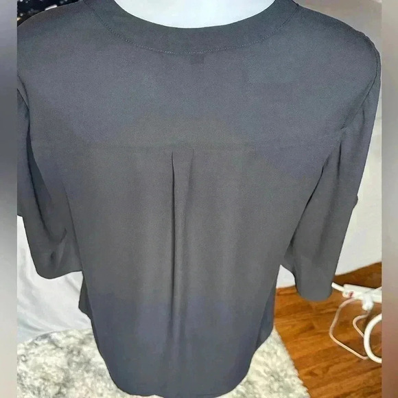 Size M Express flowy sleeve blouse with button accents - Picture 3 of 5
